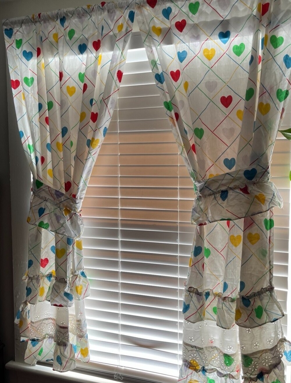 VTG 80s Sears Young At Heart Rainbow Eyelet Ruffle Curtains 2 Panels 4 Tiebacks
